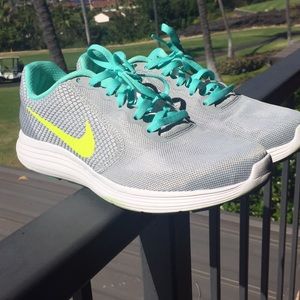 Nike Revolution 3 Shoes